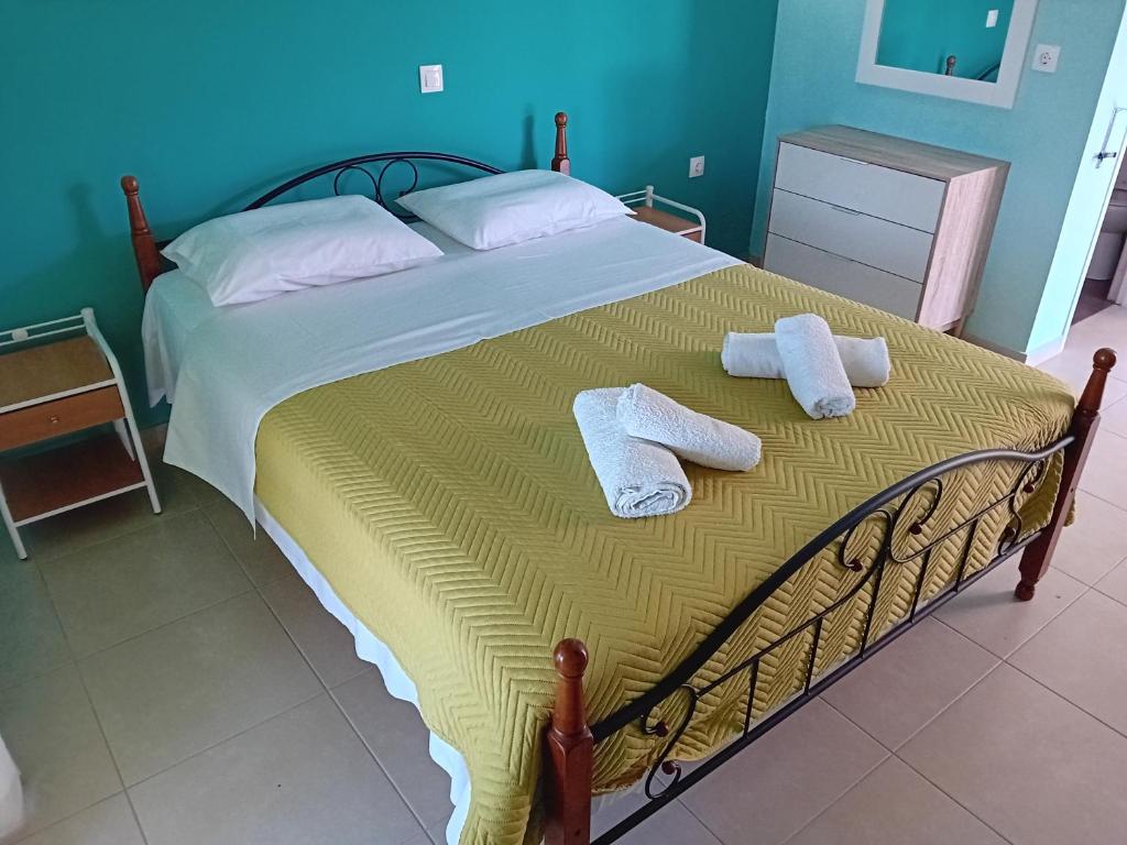 Postel nebo postele na pokoji v ubytování Peristera Apartments