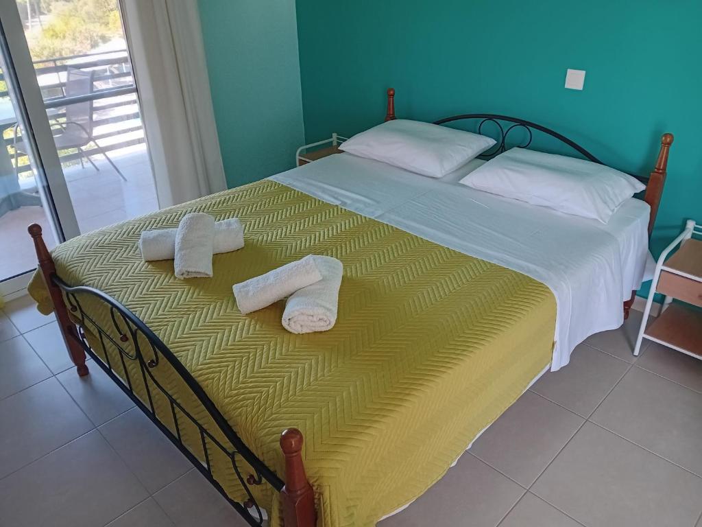 Postel nebo postele na pokoji v ubytování Peristera Apartments