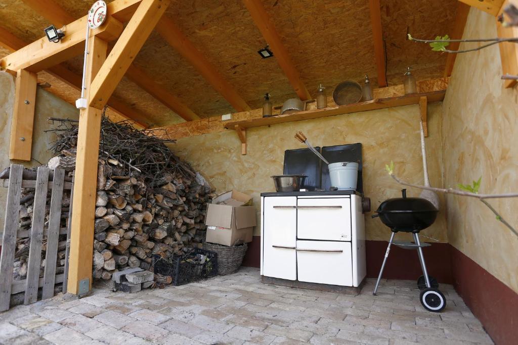 Gril dostupný pro hosty v apartmánu