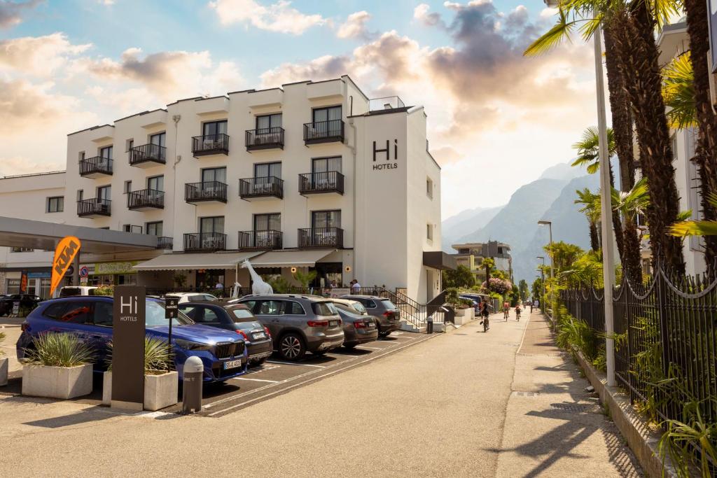 Üldine mäevaade või majutusasutusest Hi Hotels Riva del Garda pildistatud vaade