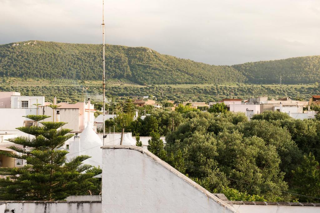 A general mountain view or a mountain view taken from a panziókat
