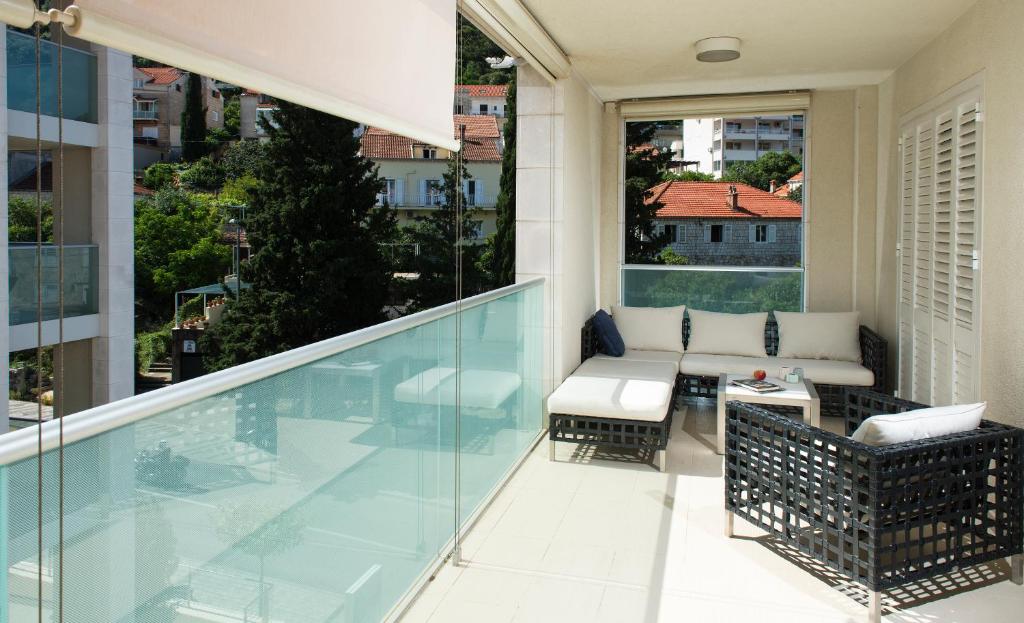 Bazén v ubytování Flowers Dubrovnik Luxury Apartments nebo v jeho okolí