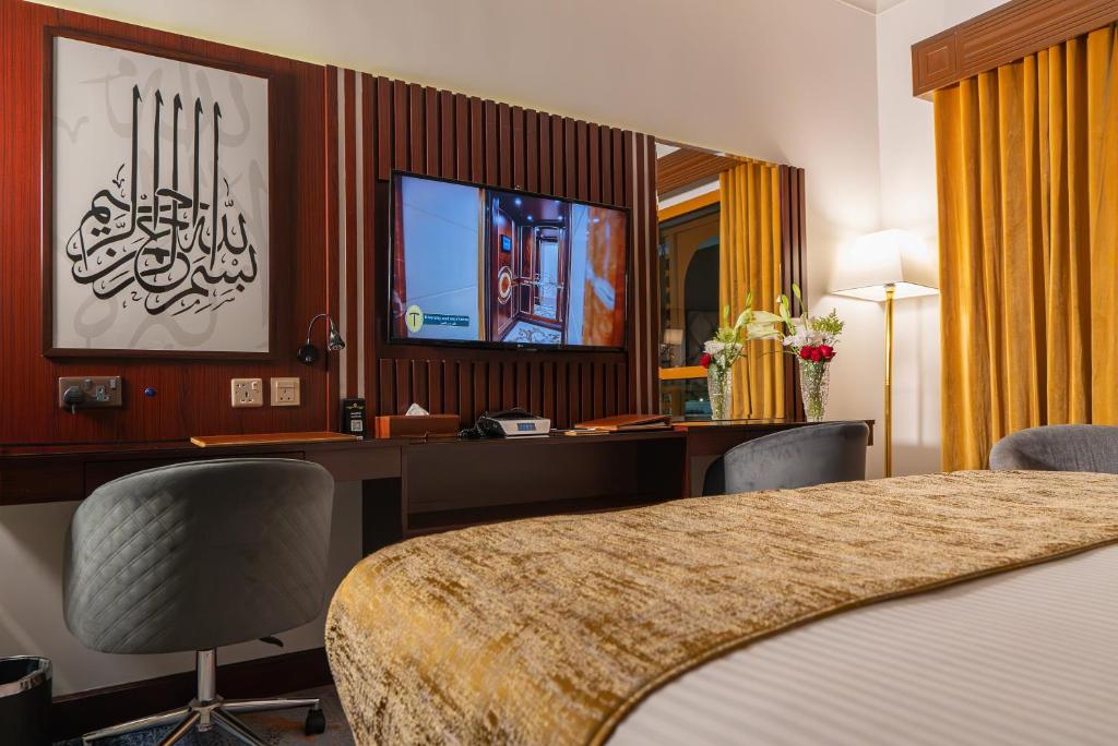 Dar Al Taqwa Hotel - Deluxe King Bed Room With Haram View
