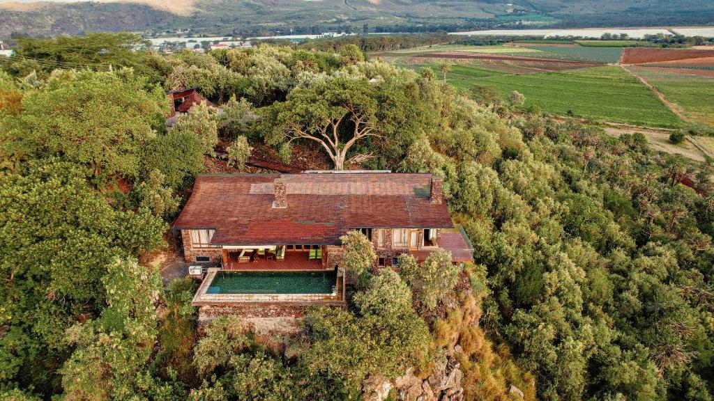 ナイバシャにあるRubi Ranch Farm Houseの丘の上の家屋