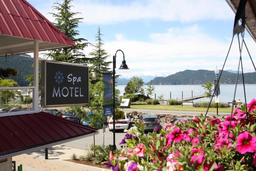 a sign for a spa motel with pink flowers at Harrison Spa Motel in Harrison Hot Springs