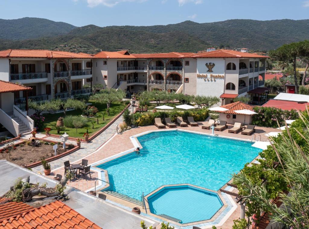 Bazén v ubytování Hotel Pontos nebo v jeho okolí