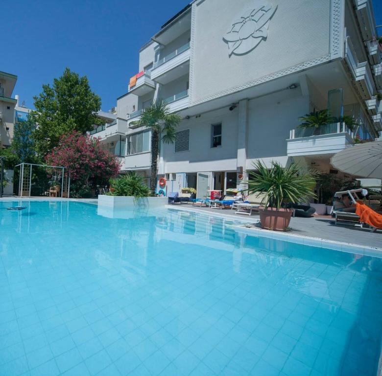 Bazén v ubytování SI Rimini Hotel nebo v jeho okolí