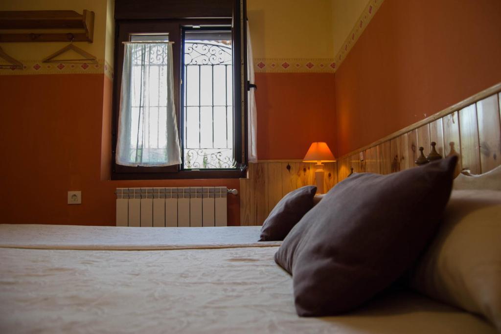 Postel nebo postele na pokoji v ubytování Casa Rural Duquesa De La Conquista de Ávila