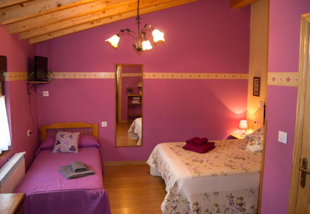 Postel nebo postele na pokoji v ubytování Casa Rural Duquesa De La Conquista de Ávila