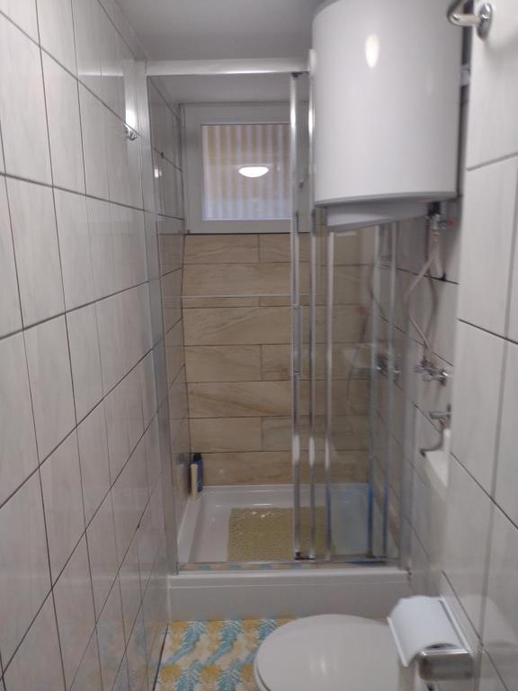 Ένα μπάνιο στο Studio Apartman *** Mara