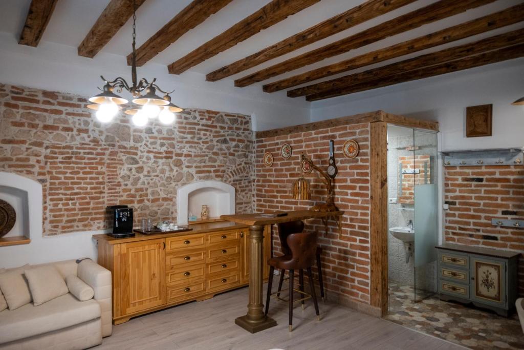 Boutique 11 Postavarului by Kronstay - Resim 5