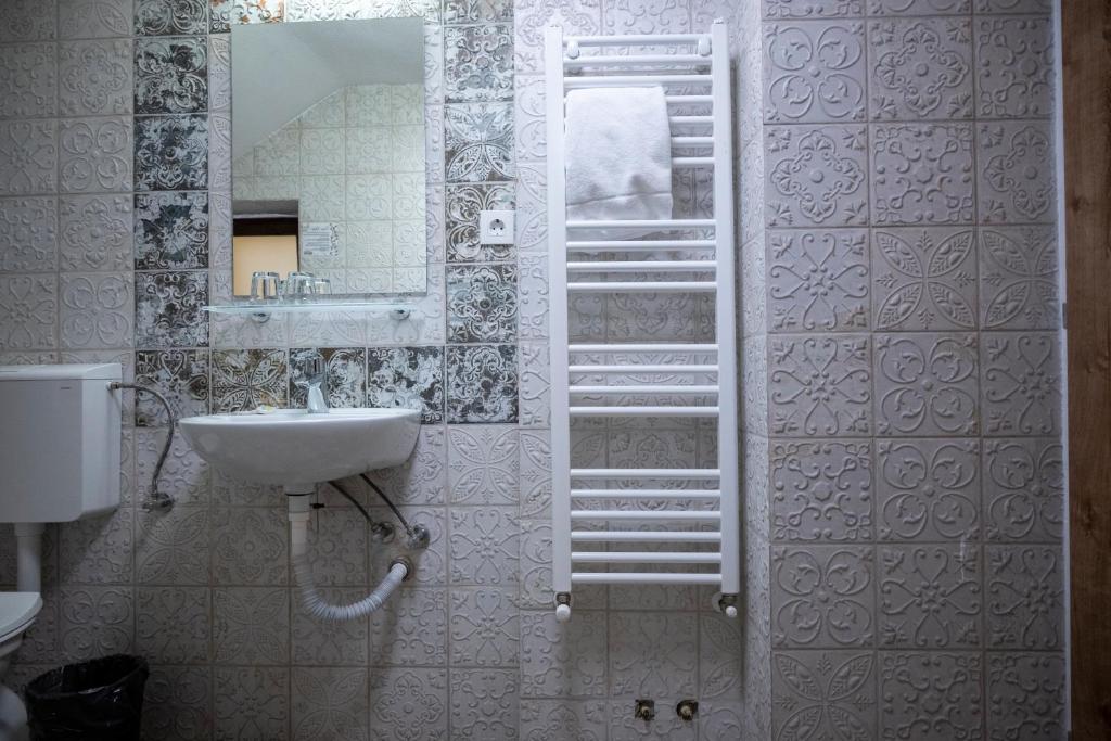 Boutique 11 Postavarului by Kronstay - Resim 23