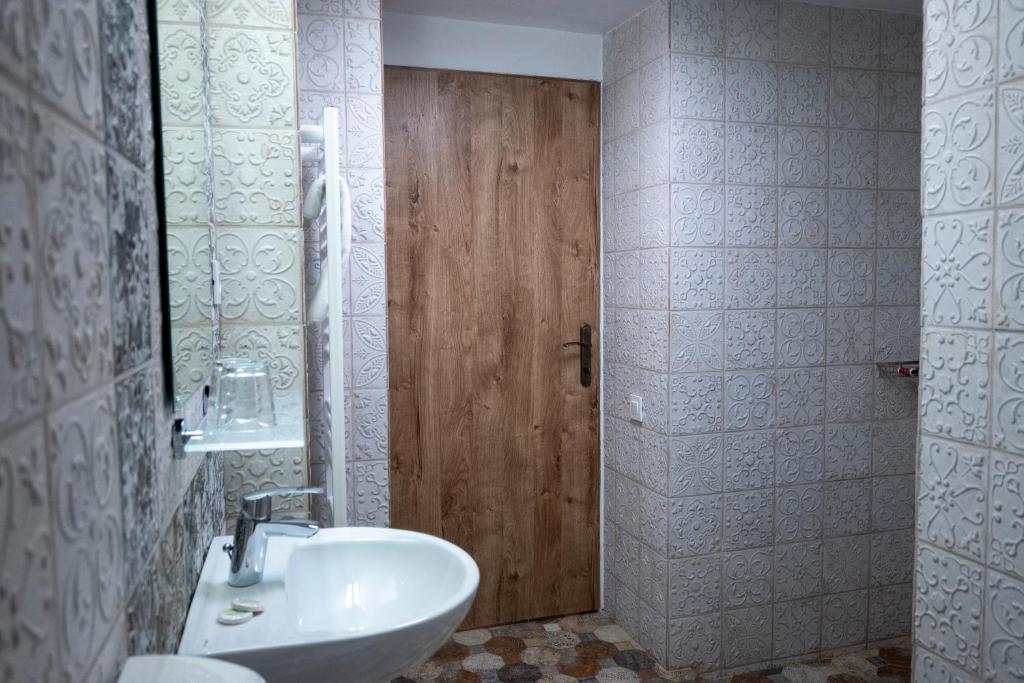 Boutique 11 Postavarului by Kronstay - Resim 24