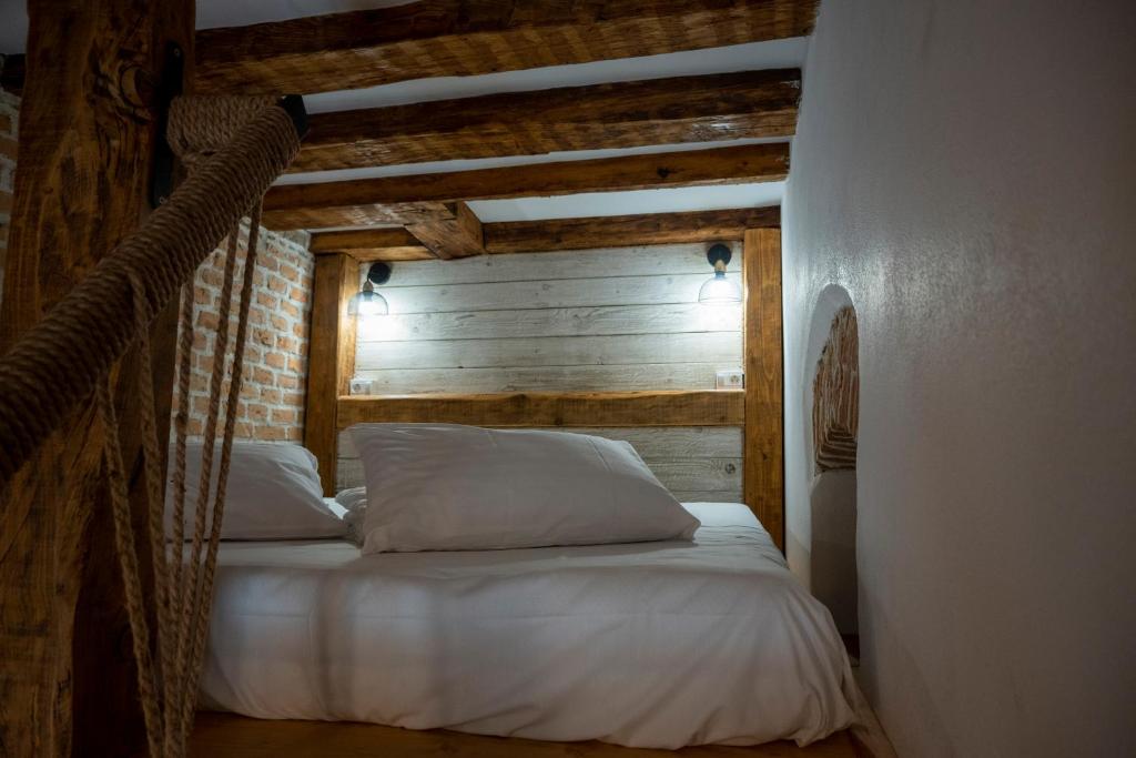 Boutique 11 Postavarului by Kronstay - Resim 27