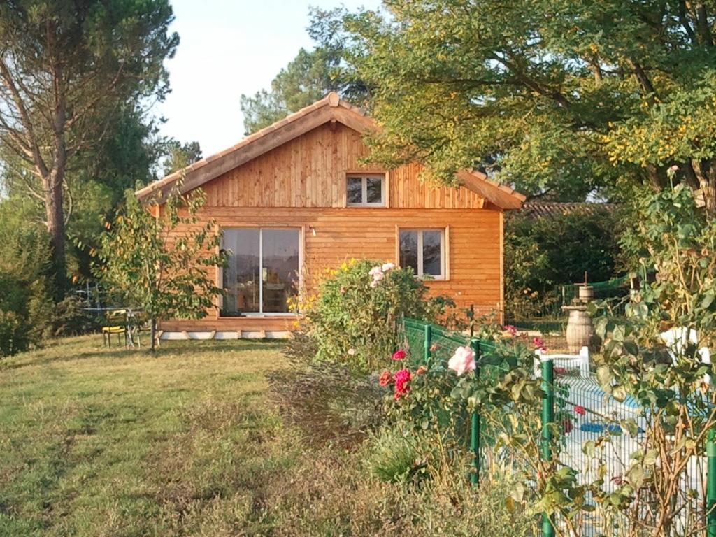 Κήπος έξω από το Gîte de la faure