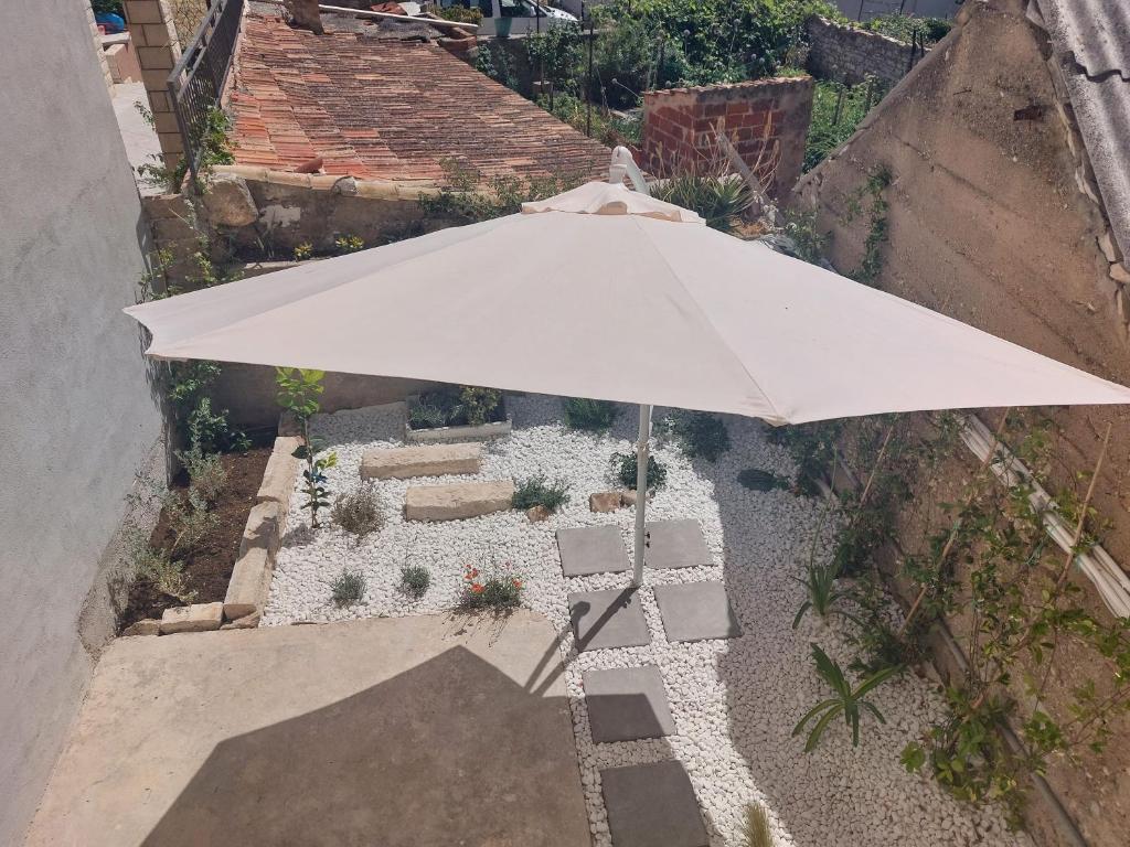 Billede fra billedgalleriet på SECRET GARDEN Komiza i Komiža