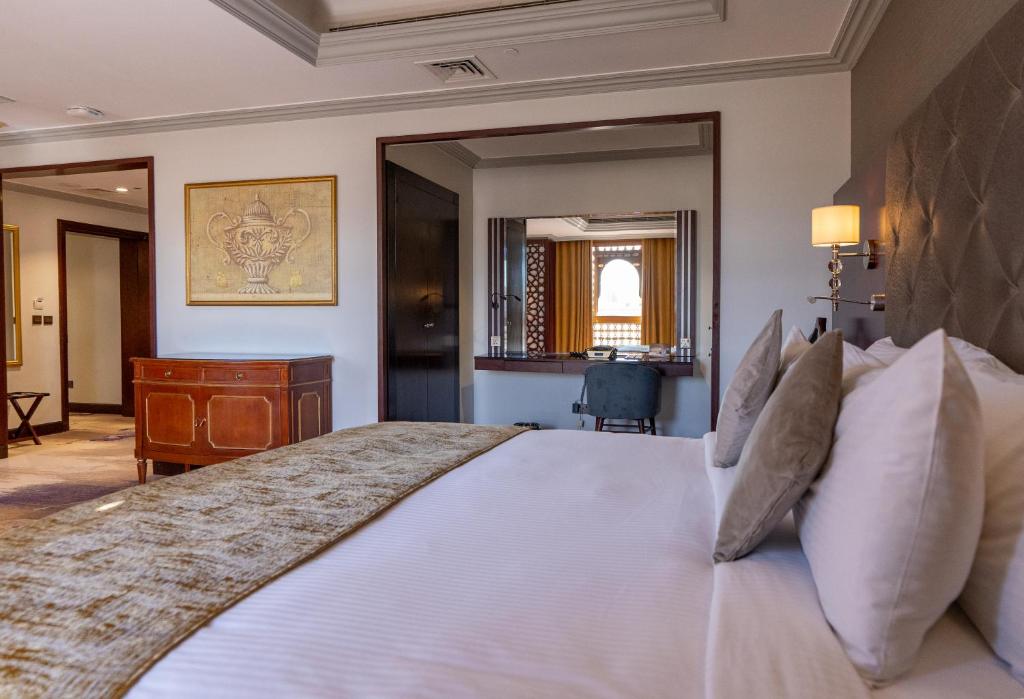 Dar Al Taqwa Hotel - Presidential 3-Bedrooms Suite With Haram View