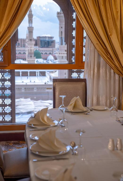 Dar Al Taqwa Hotel - Deluxe 1-Bedroom Suite With Haram View