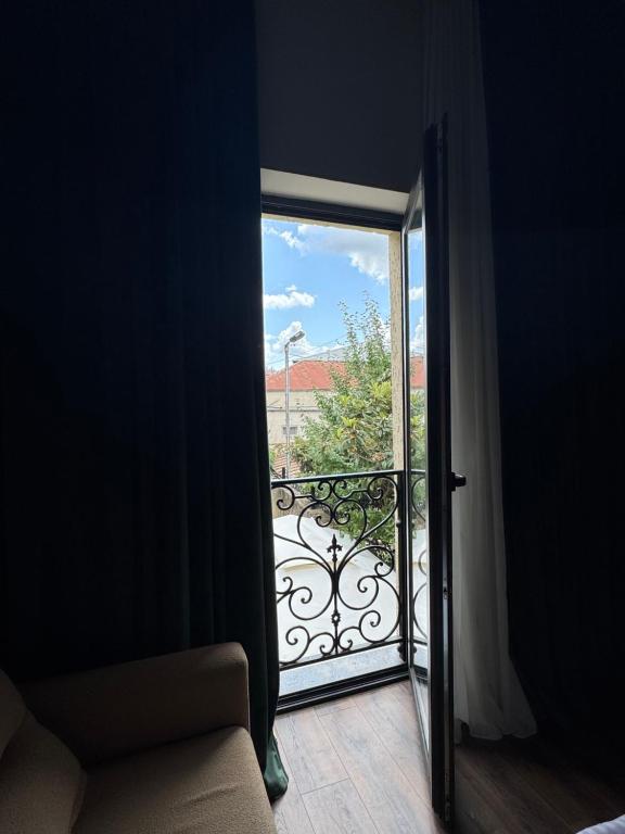 Balkón nebo terasa v ubytování Central Hotel Kutaisi