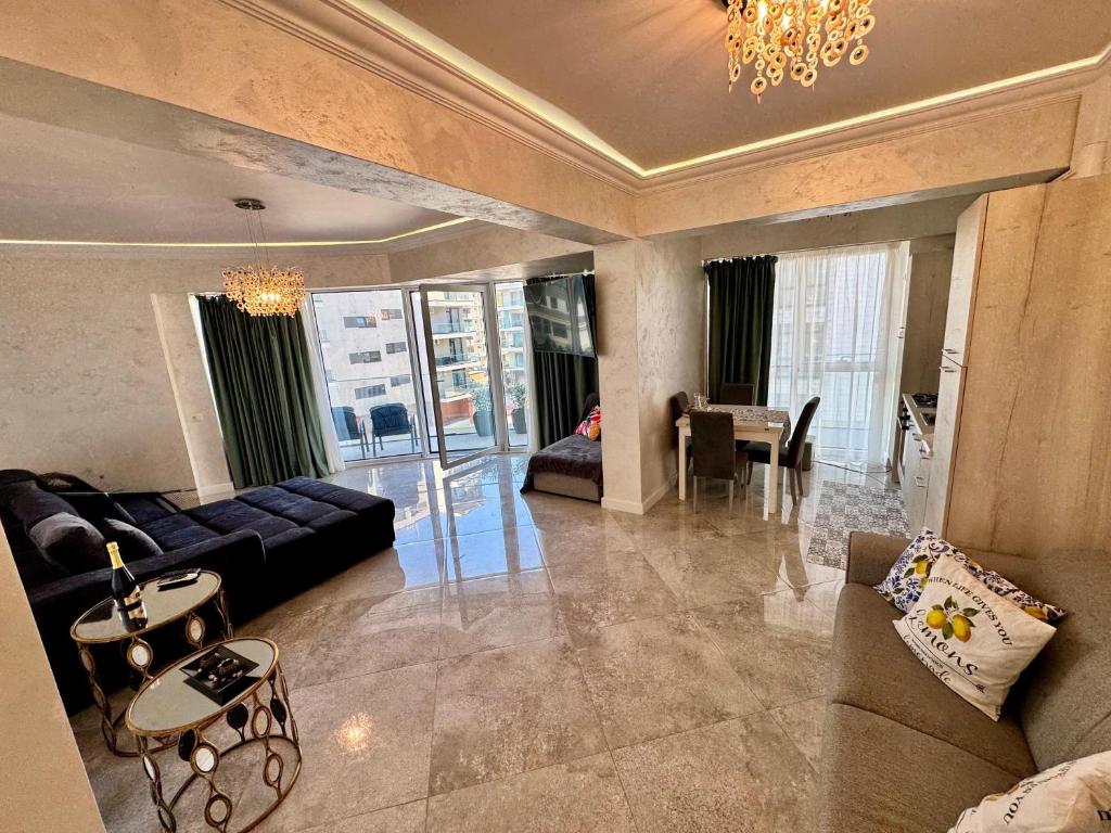 Χώρος καθιστικού στο WHITE TOWER Luxury Suite