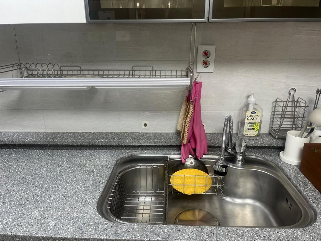 Kuchyň nebo kuchyňský kout v ubytování Hongdae station 5min Full option
