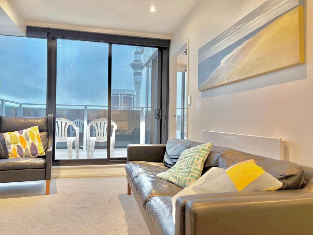 Sky Tower Views High-Floor Apt Pool Gym Access - Resim 18