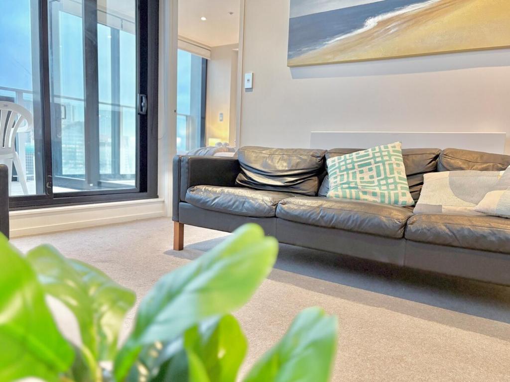 Sky Tower Views High-Floor Apt Pool Gym Access - Resim 22