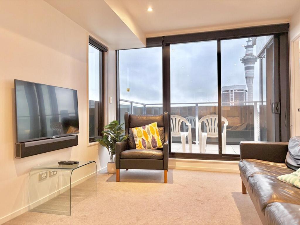 Sky Tower Views High-Floor Apt Pool Gym Access - Resim 26