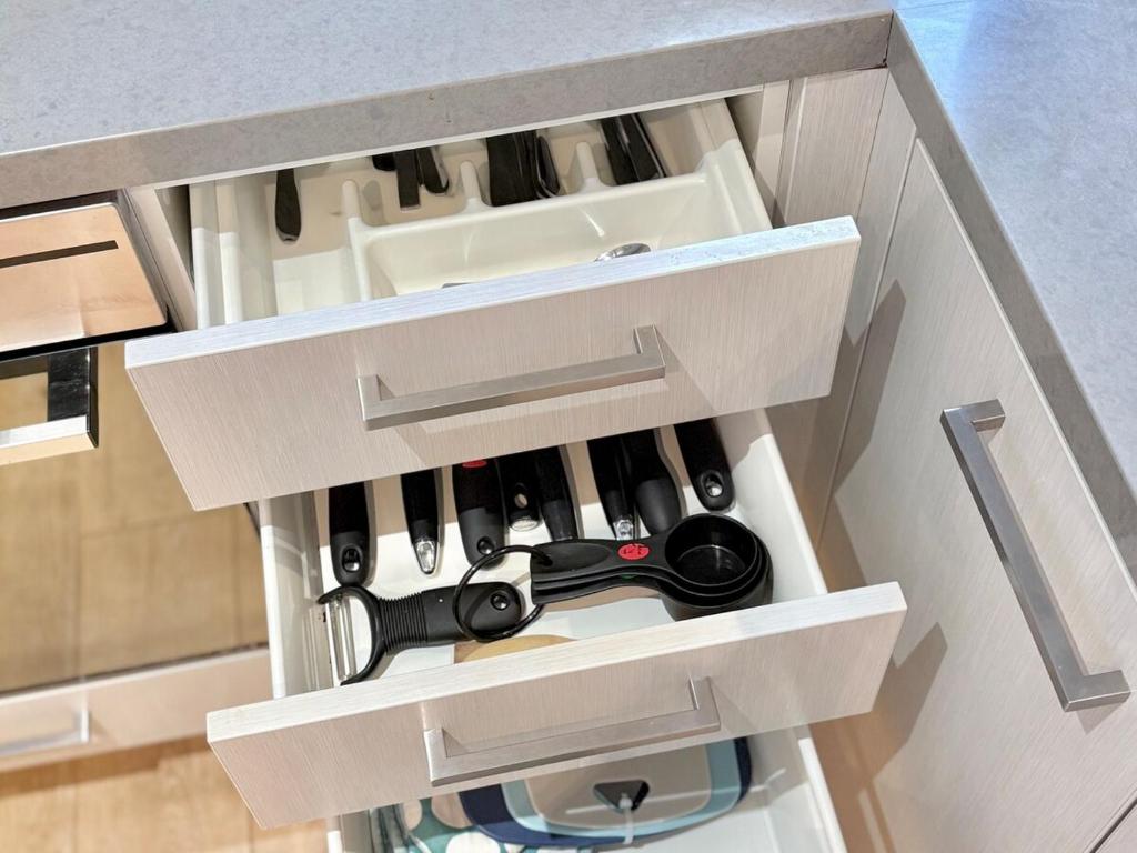 Sky Tower Views High-Floor Apt Pool Gym Access - Resim 28