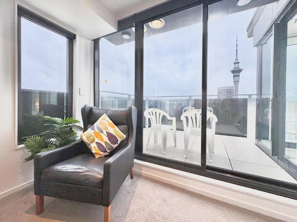 Sky Tower Views High-Floor Apt Pool Gym Access - Resim 29