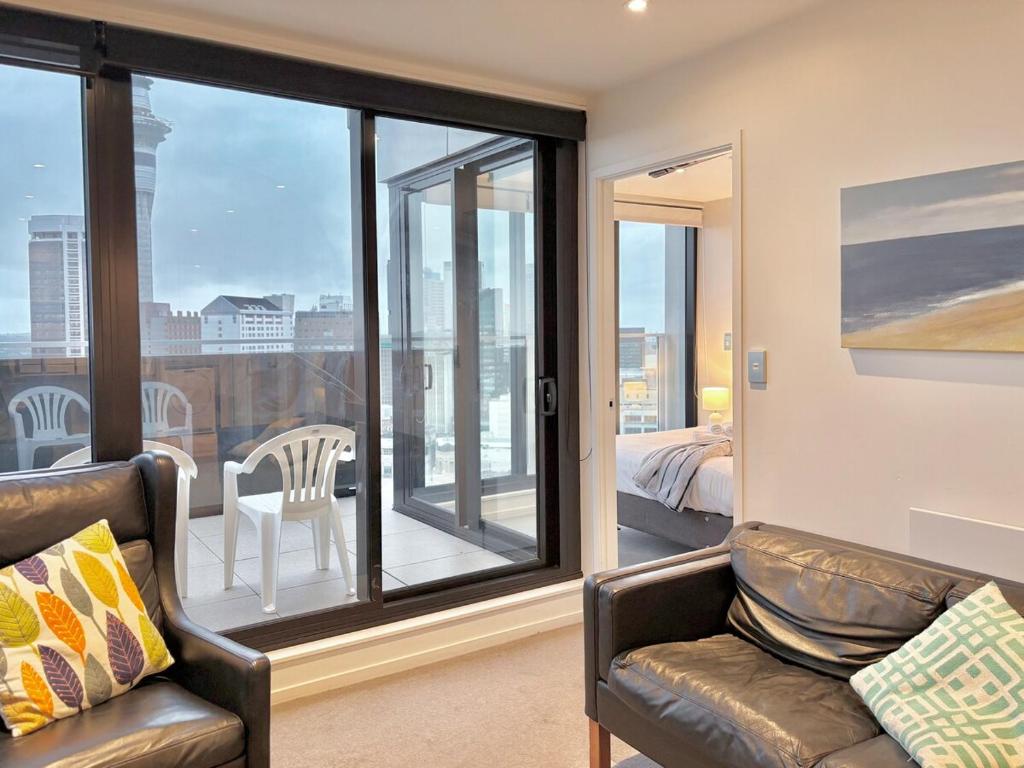 Sky Tower Views High-Floor Apt Pool Gym Access - Resim 36