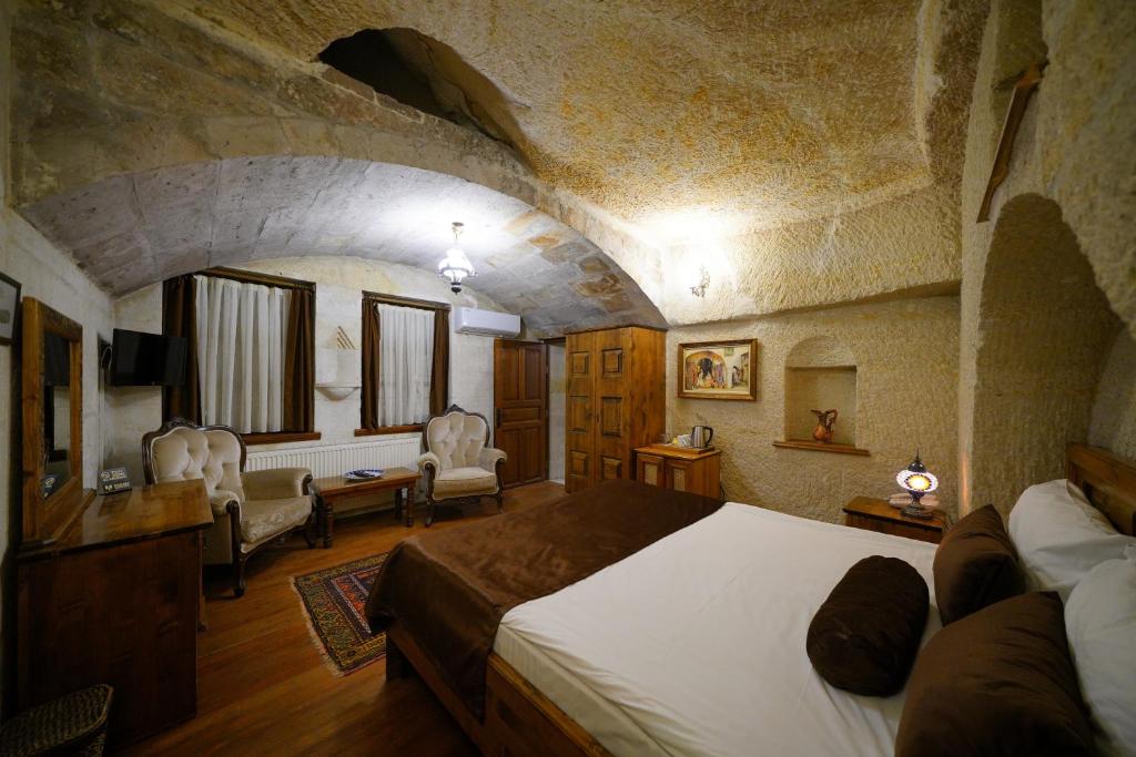 Harman Cave Hotel - 1