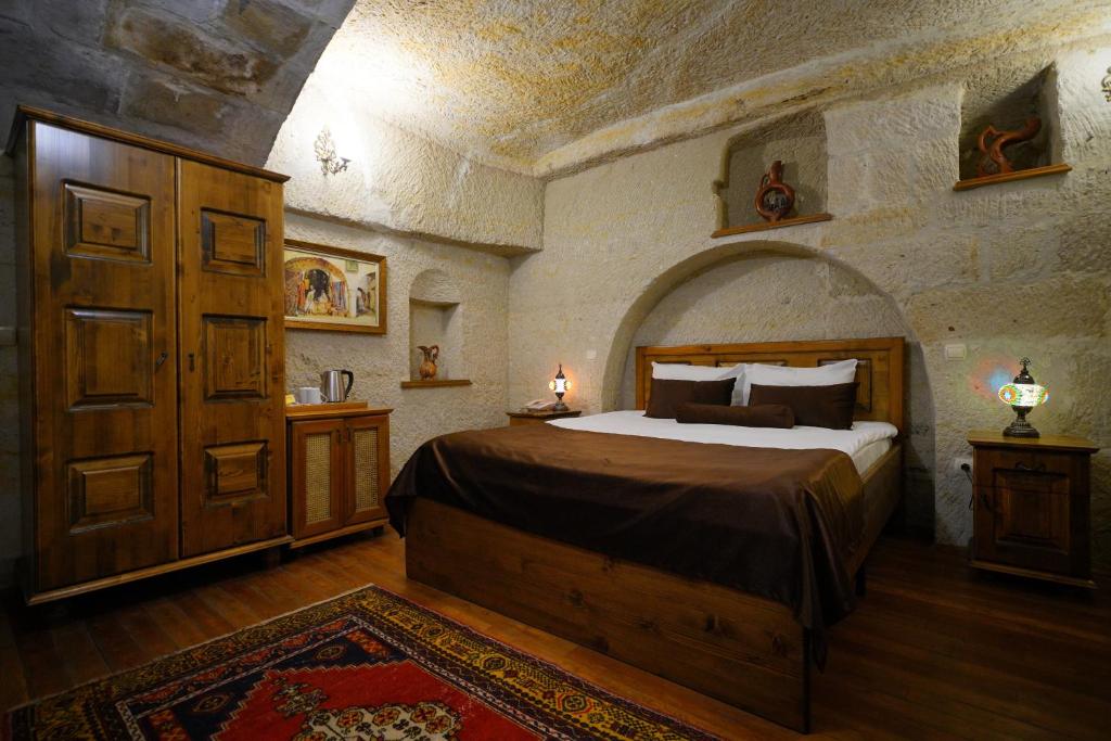 Harman Cave Hotel - 3