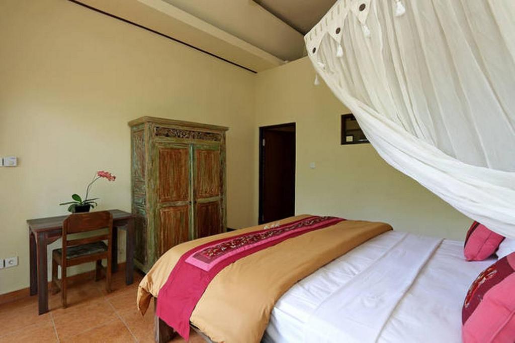 Postel nebo postele na pokoji v ubytování Semanggi Cottage