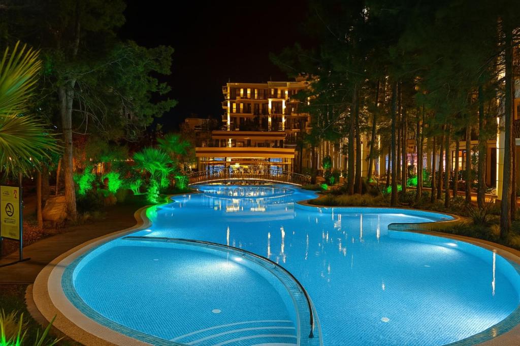 Bazén v ubytování Private Apartment Grand Resort 11 nebo v jeho okolí