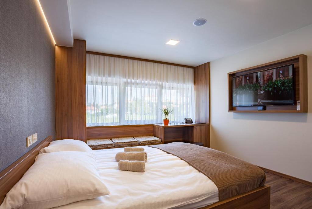 Katil atau katil-katil dalam bilik di Hotel Pomaranča