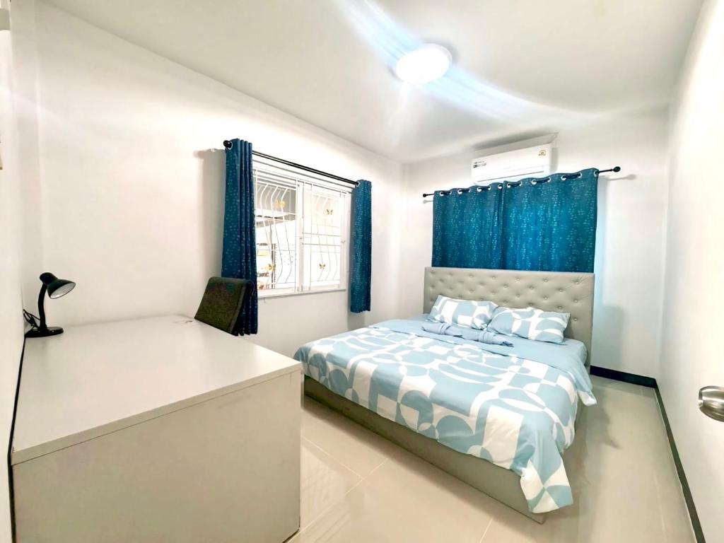 Ένα ή περισσότερα κρεβάτια σε δωμάτιο στο Seahorse poolvilla sattahip