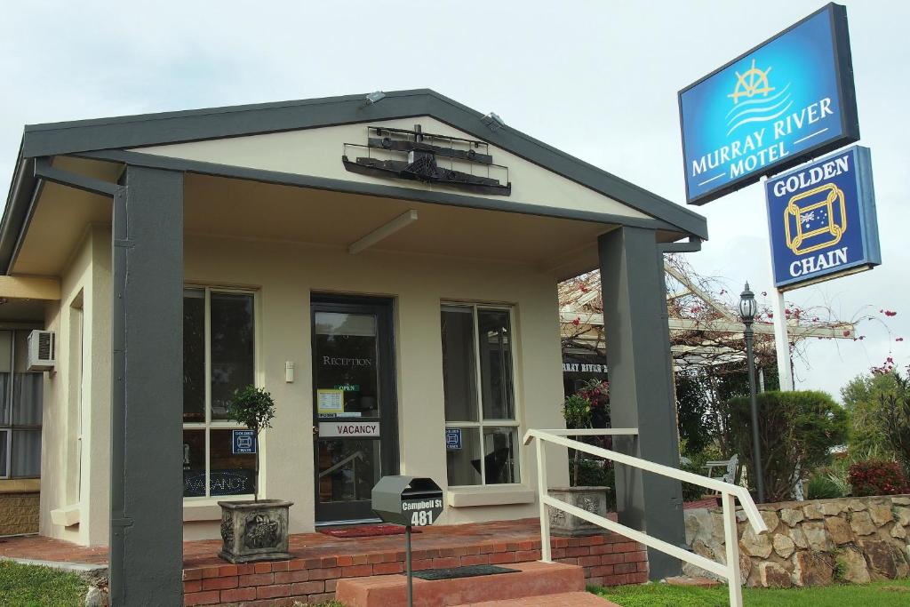 a building with a sign in front of it at Murray River Motel in Swan Hill