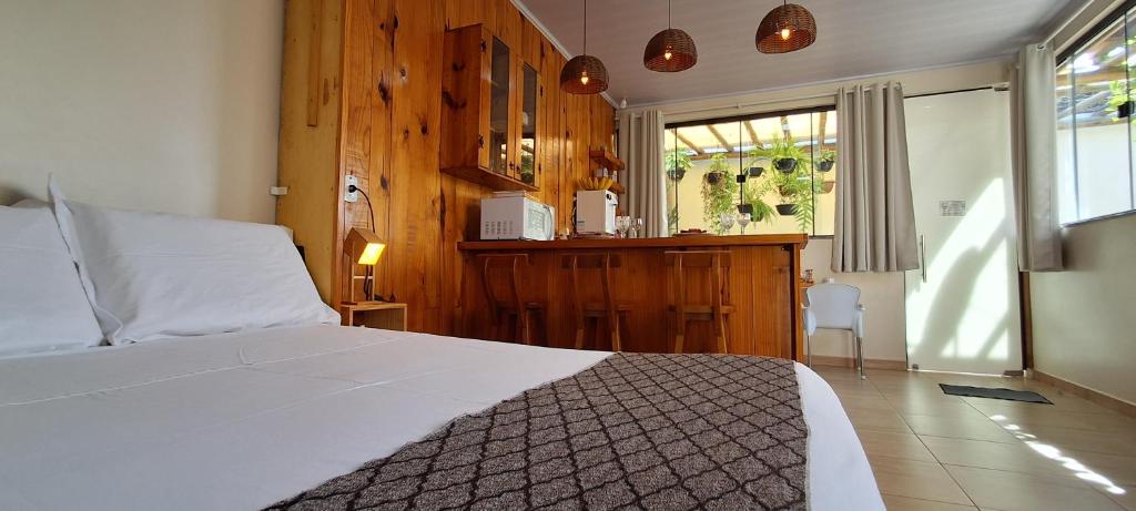 a bedroom with a white bed and a window at Studio Aconchego Correntina in Correntina