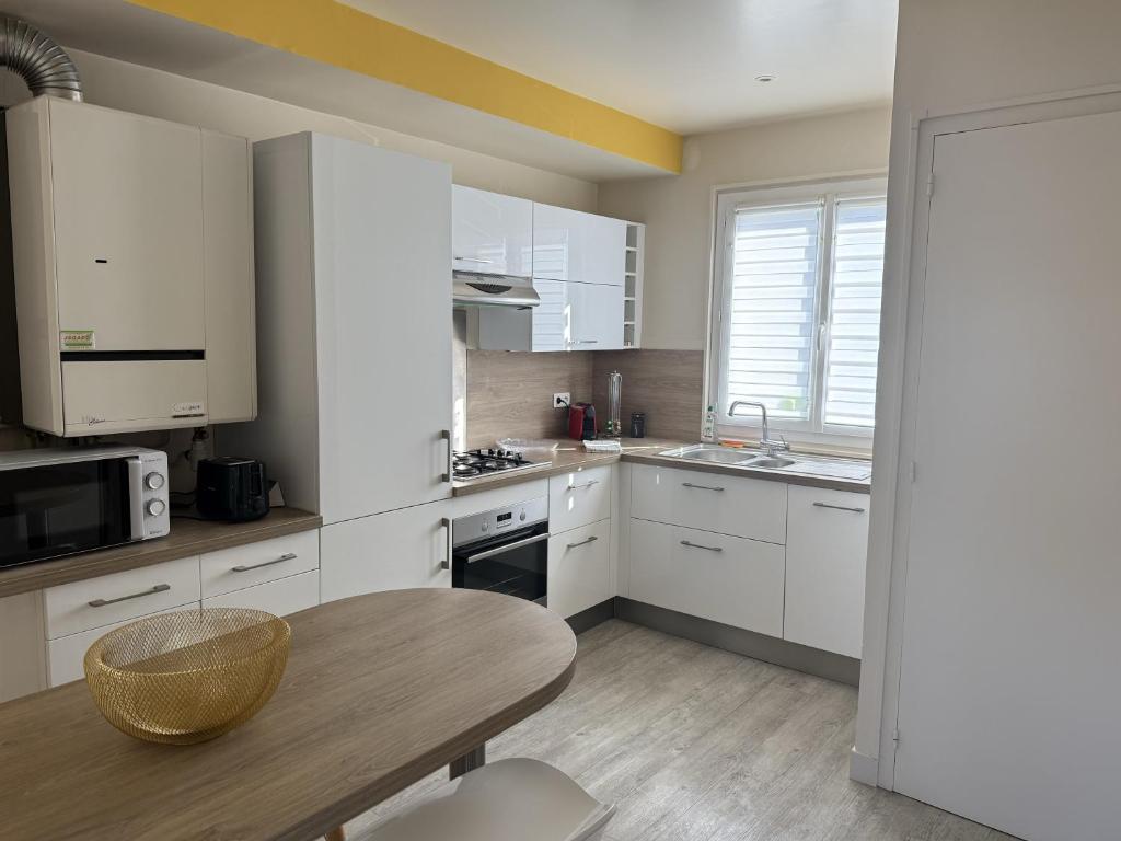 Kuchyň nebo kuchyňský kout v ubytování Duplex - vue sur la Seine au centre ville de Vernon