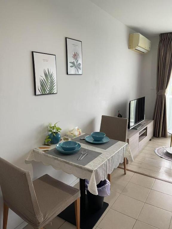 TV a/nebo společenská místnost v ubytování 中央公寓 1bedroom Centrio 804 Condominium 211