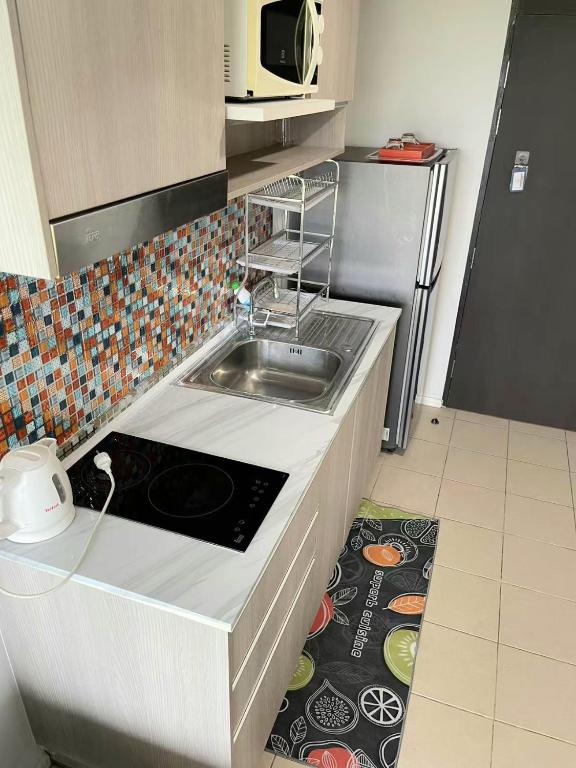 Kuchyň nebo kuchyňský kout v ubytování 中央公寓 1bedroom Centrio 804 Condominium 211