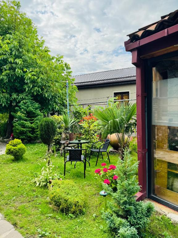 Zahrada ubytování Guest House Sanapiro