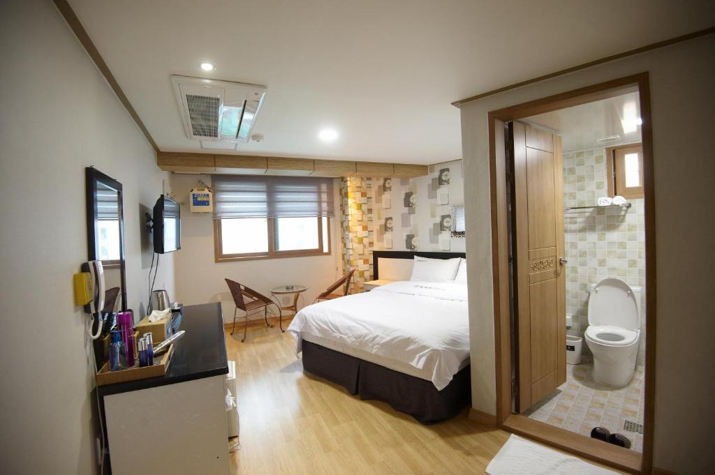 Gallery image of Dorcas Tourist Hostel in Tongyeong