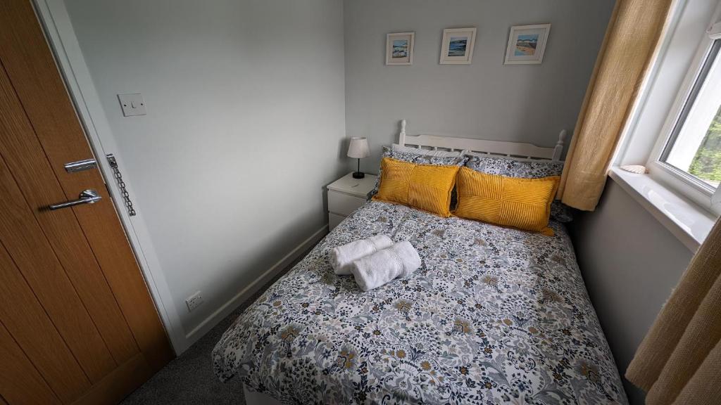 Chy Lowen Private rooms with kitchen, dining room and garden access close to Eden Project & beaches - Small Double Room