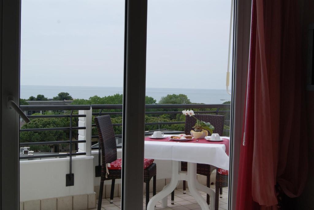 A balcony or terrace at Hotel Residence Sanremo