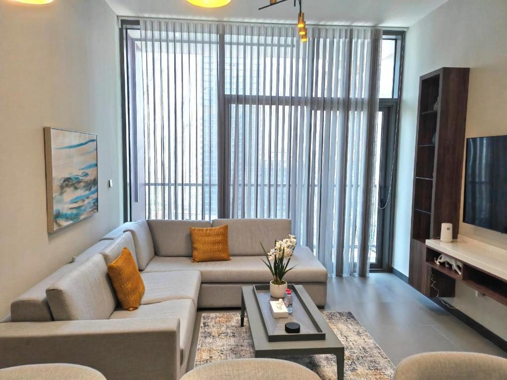 TV/trung tâm giải trí tại Brand New Luxury One Bedroom
