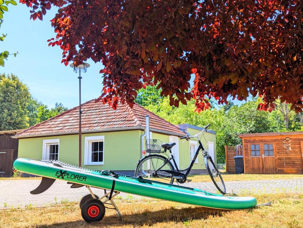 Fotografie z fotogalerie ubytování Lake & Bike Holidays Wüstenhain, Ferienhaus am Gräbendorfer See v destinaci Vetschau