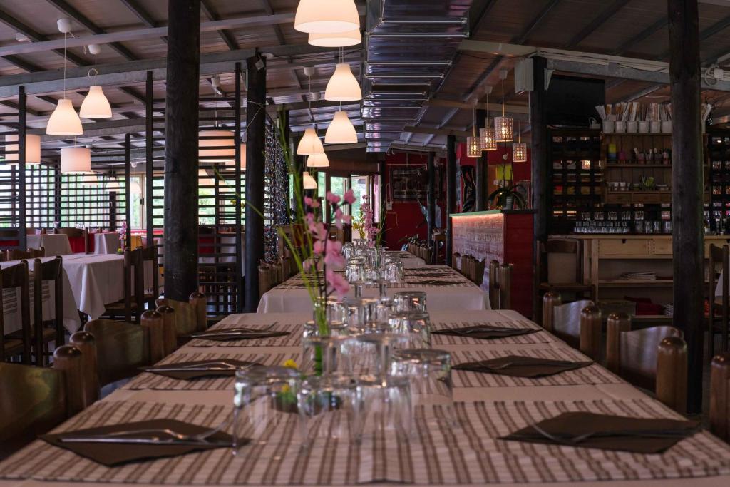 Restaurace v ubytování Ristorante Albergo Al Donatore