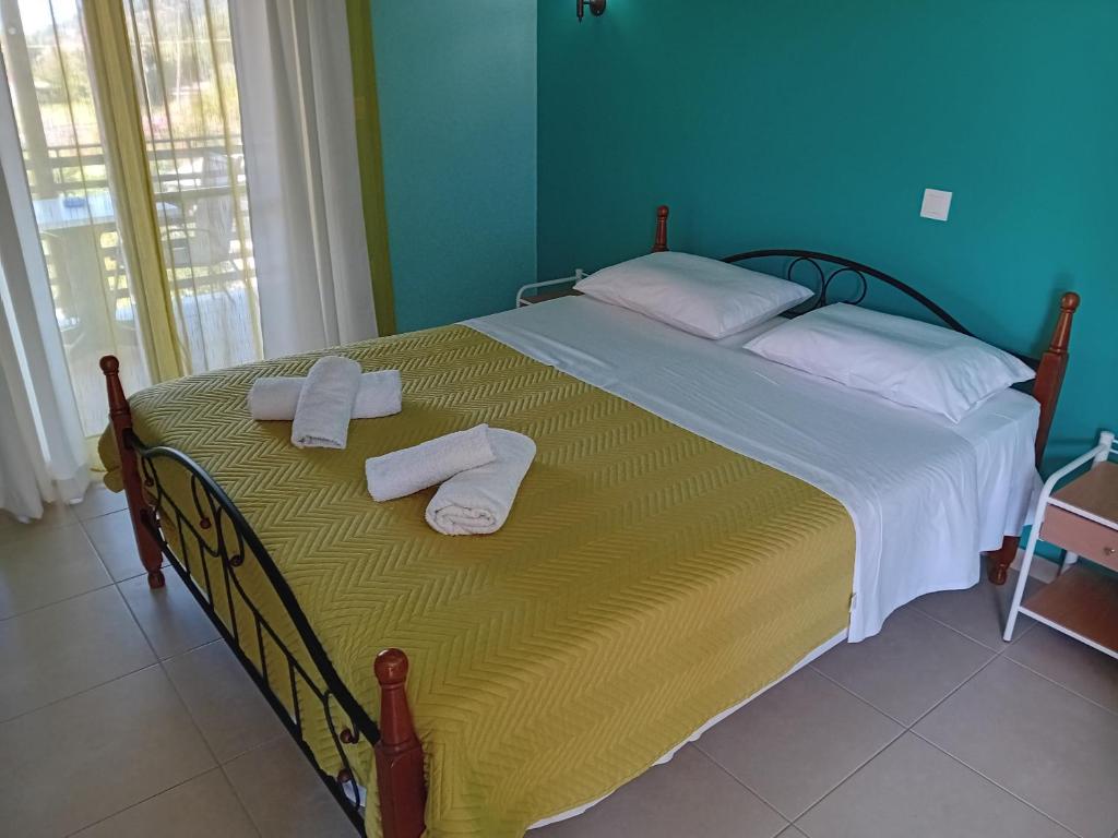 Postel nebo postele na pokoji v ubytování Peristera Apartments